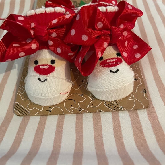 Brand New baby girl Christmas socks and bow headband set 0-6 months super cute - Picture 2 of 3
